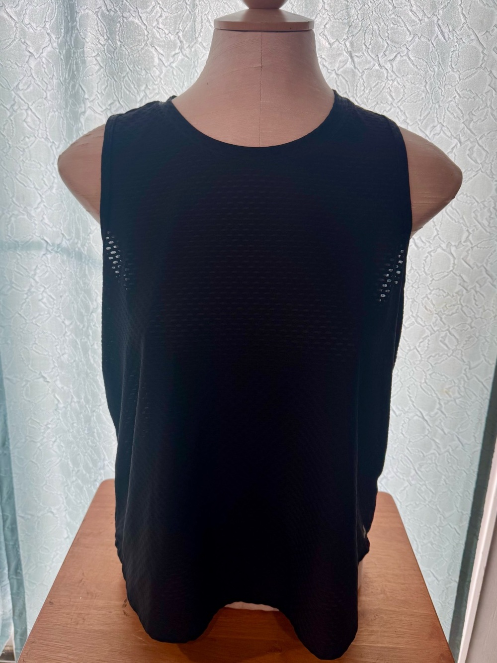 tek gear Black Sleeveless Crewneck Tank Top